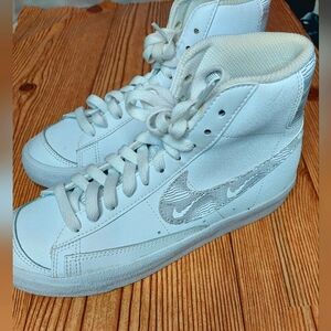 Nike Blazer Mid 77 size 5Y